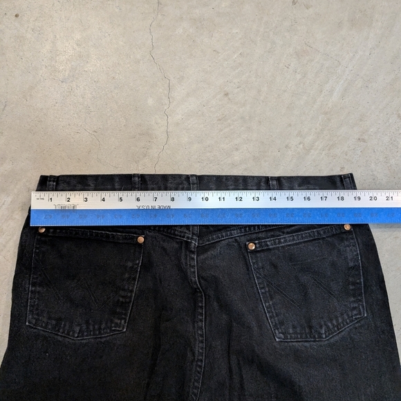 Wrangler 13MWZWK Men's 40x30 (38x30) Relaxed Black Jeans - Picture 5 of 5